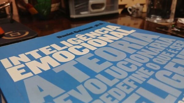 Inteligencia emocional A teoria revolucionaria que redefine o que e ser inteligente 1